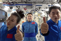 《英雄归来,壮檄征程<四首>:写意在神13凯旋之际》文/成喜良【世界诗人名人展】(8461)(图4)