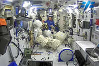 《英雄归来,壮檄征程<四首>:写意在神13凯旋之际》文/成喜良【世界诗人名人展】(8461)(图5)