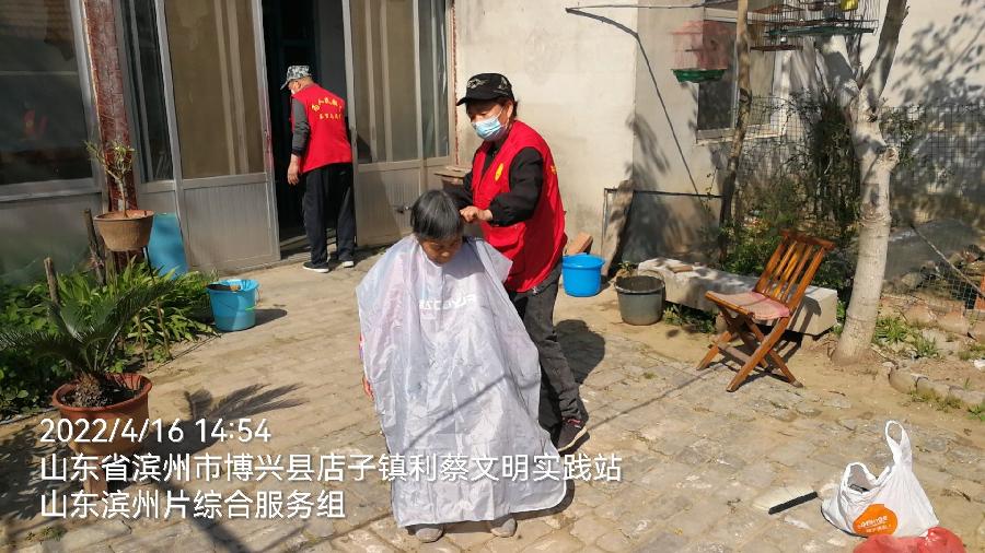 英雄村里来了红马甲(图3)