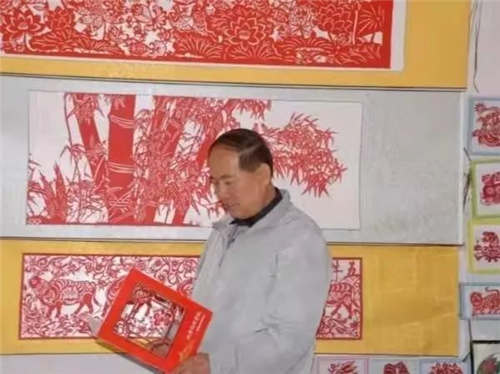 用红色旋律奏响奋进的歌--记延安百合实业有限公司高万兵（图3）