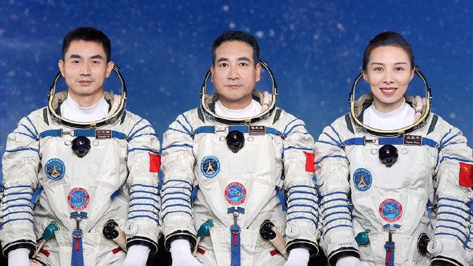 先锋诗派海南分会专刊【仿古体新诗】贺神舟十三凯旋 海南/风和日丽 京津沪头条(图2)