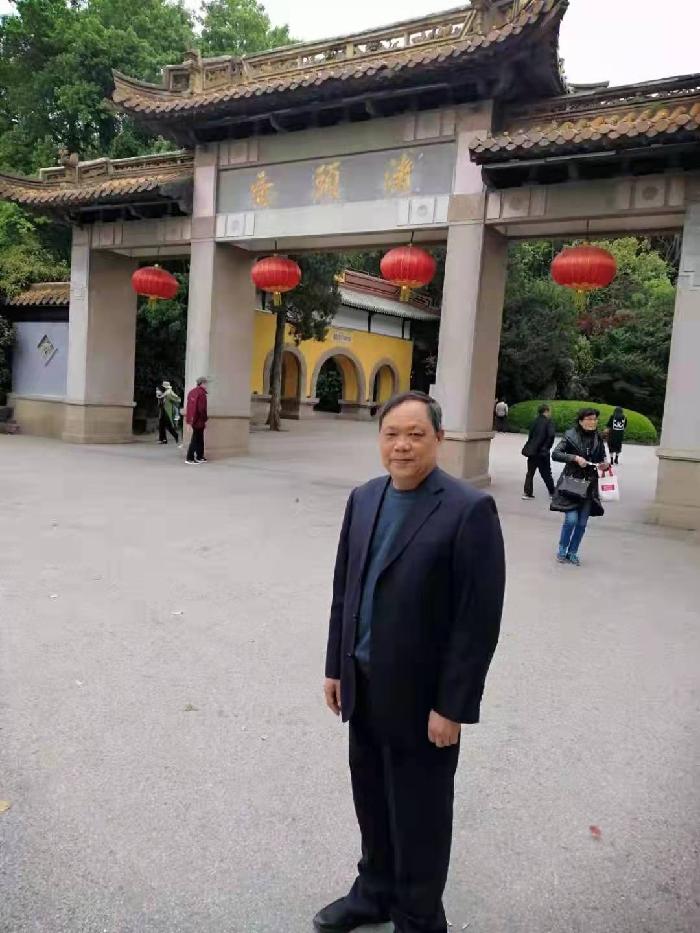 【都市头条向幸福出发编辑部】第1086期《题杭州法喜寺古玉兰花》作者李章海（图3）