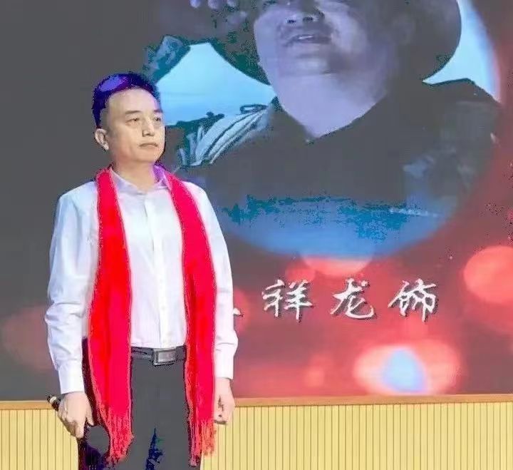 晓月清风老师倾情演绎龚纯老师的精品佳作：中国红·你不是一种颜色｜海外头条（图9）