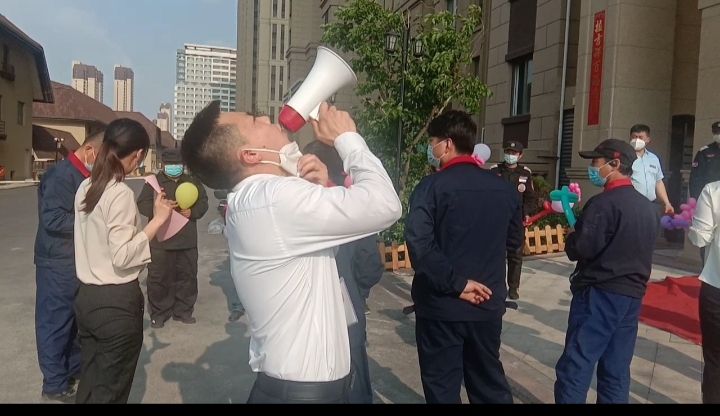 坚守防疫阵地 迎来花开疫散
