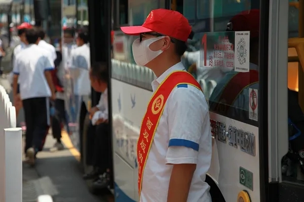党旗护航•伴我成长┃西双版纳州 “学生号”公交专线正式开通(图18)