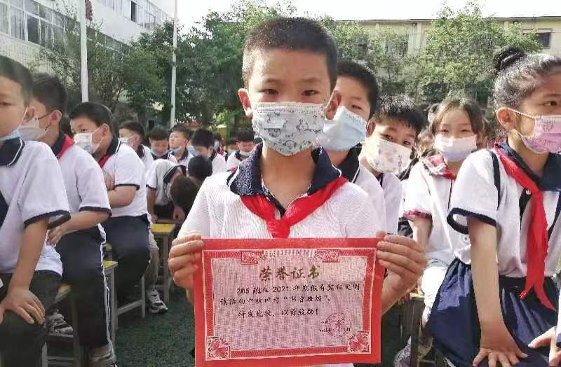 河南：悦读丰盈人生鲁山县琴台第一小学举行第十届校园读书节启动仪式（图3）
