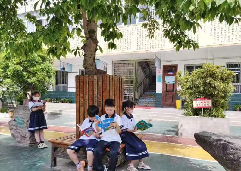 河南：悦读丰盈人生鲁山县琴台第一小学举行第十届校园读书节启动仪式（图2）
