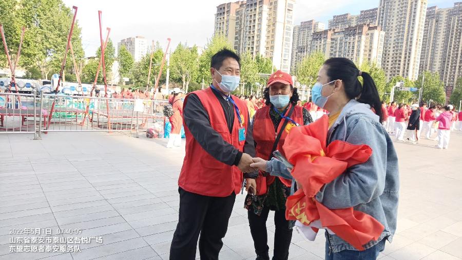 壮美舞蹈耀泰山文化 志愿红彰显军人风范(图5)
