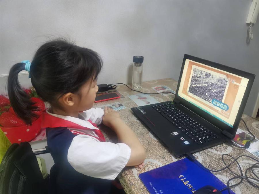 南和区幸福小学“五一”劳动节主题活动：扣好人生第一粒扣子——特别的爱给特别的你（图3）