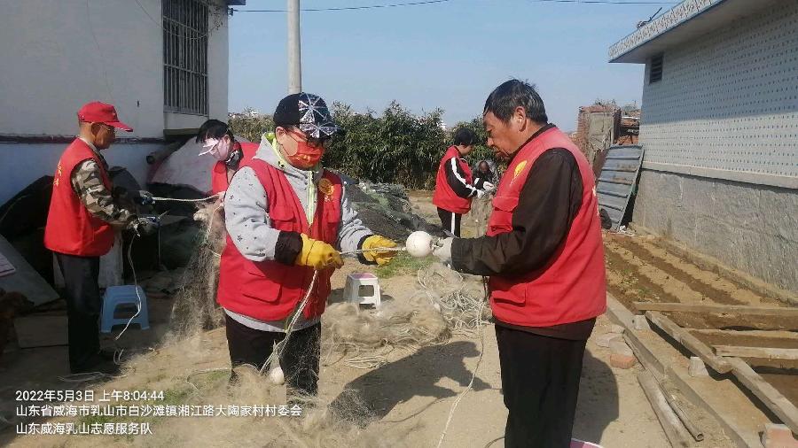 帮困解民难 献爱暖民心