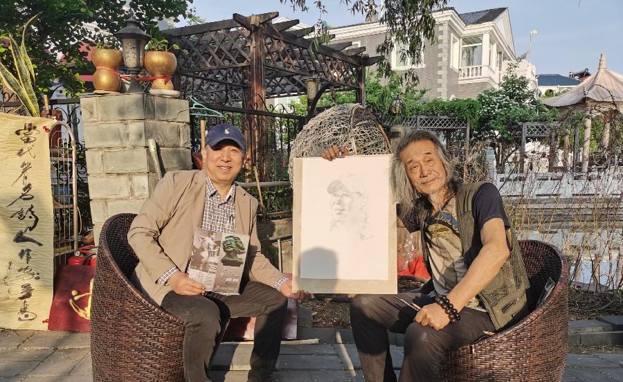 艺术家萧宽和著名诗人王爱红在一起(图4)