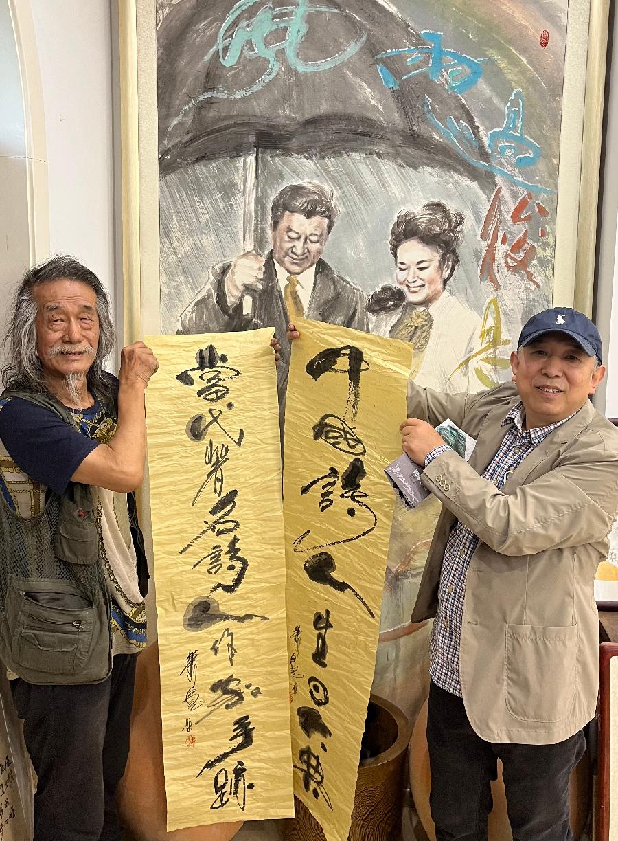 艺术家萧宽和著名诗人王爱红在一起(图5)
