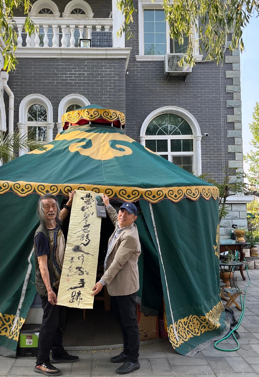 艺术家萧宽和著名诗人王爱红在一起(图8)