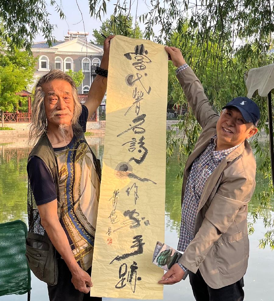 艺术家萧宽和著名诗人王爱红在一起(图7)