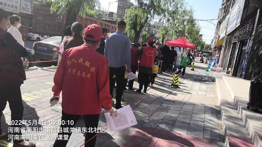 全员核酸 志愿者全力协助