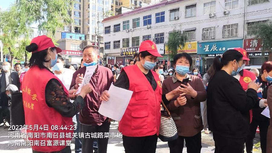 全员核酸 志愿者全力协助(图2)