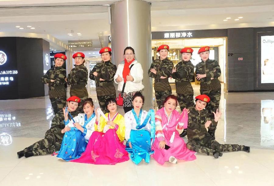请欣赏万佳艺术团的精彩表演（图2）