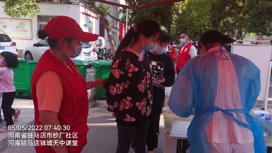全民核酸齐行动 社区再现志愿红