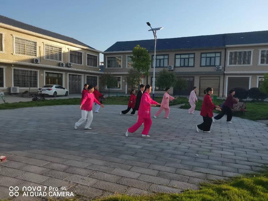 【都市头条】推介胡清普《活得深情 老得优雅)(图7)