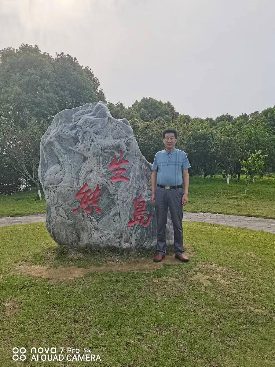 【都市头条】推介胡清普《活得深情 老得优雅)(图8)