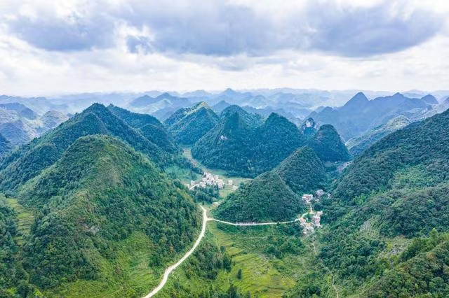 《江南诗絮-现代诗苑》（图37）