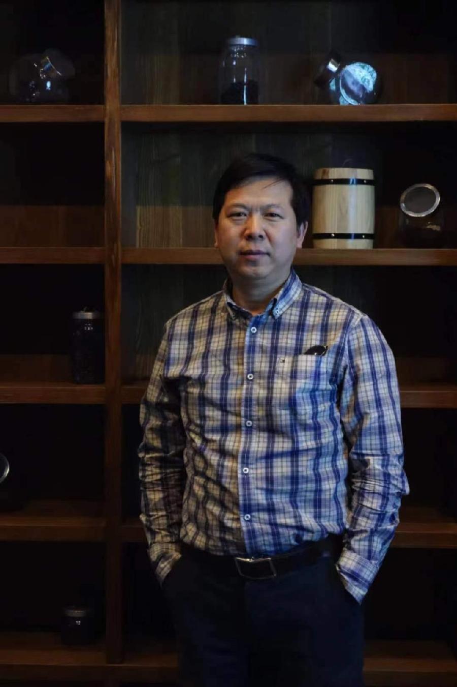 联机全球发布丁育政作词衣铁作曲、孙丁轶编曲的精品歌曲《你是落在我世界里的一束光》（图5）