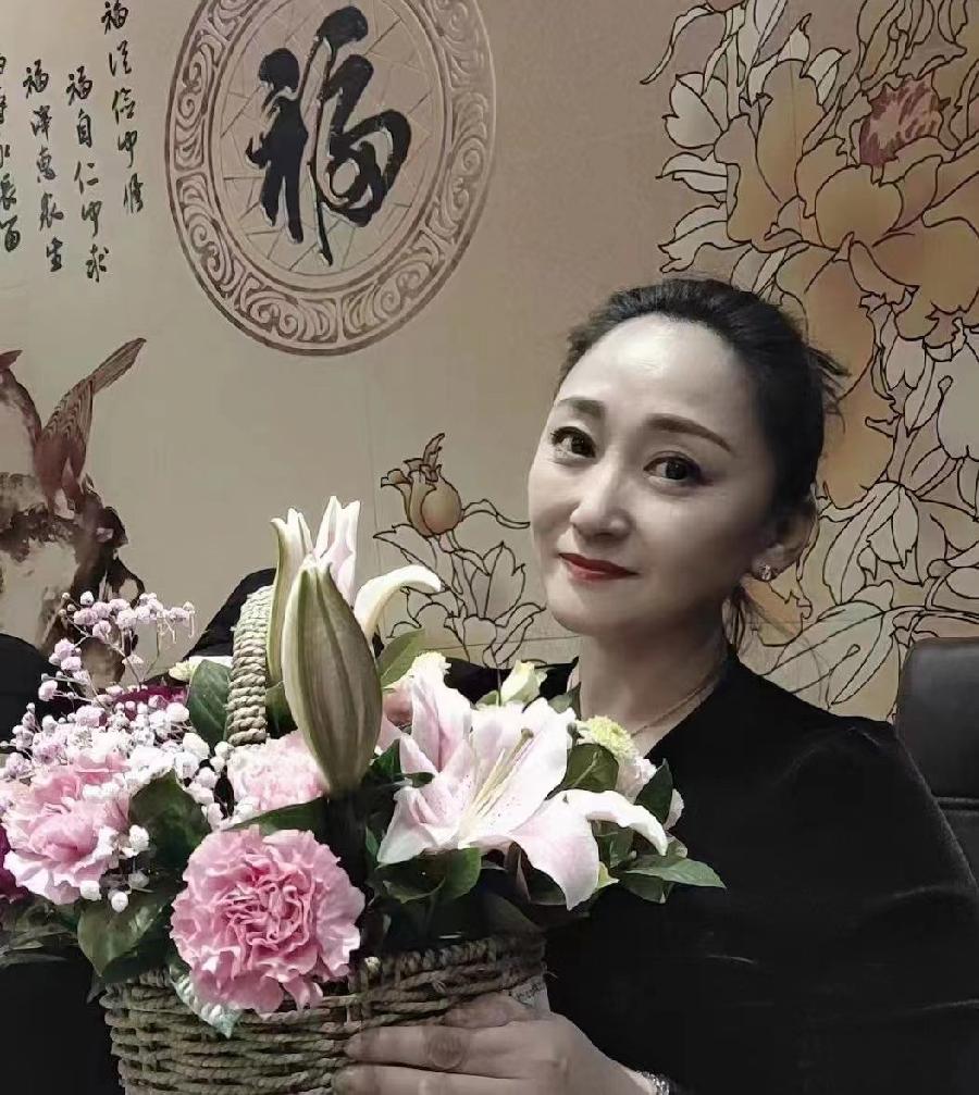 联机全球发布丁育政作词衣铁作曲、孙丁轶编曲的精品歌曲《你是落在我世界里的一束光》（图6）