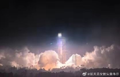 天净沙-天舟四号速吻太空站天和舱 文/冯志清【冰心文化传媒】(图10)
