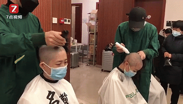 七律•巾帼医护削发感怀 筱然（图2）