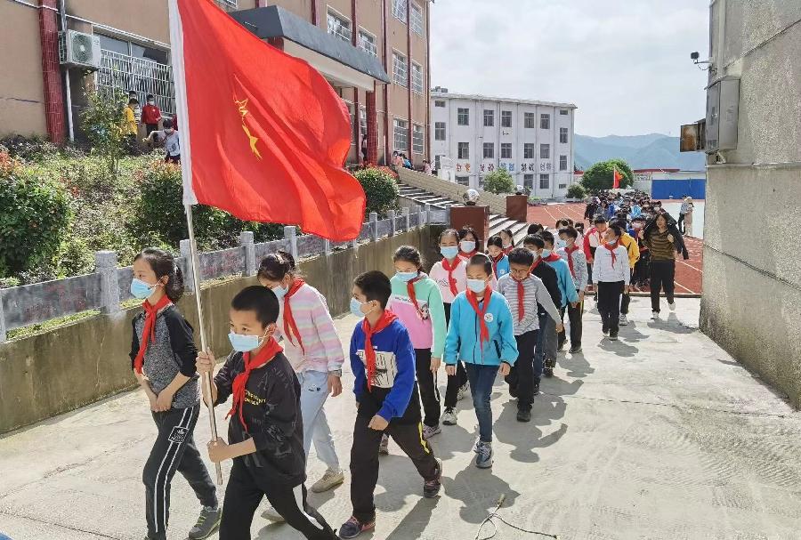洪方中心学校开展”快乐劳动 健康成长”教育活动