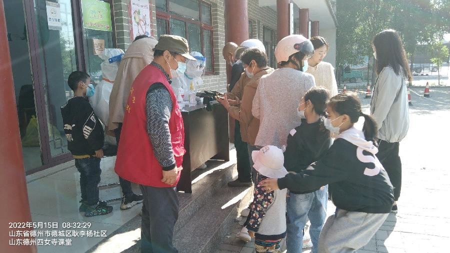 助力核酸检测 爱心奉献村民(图3)