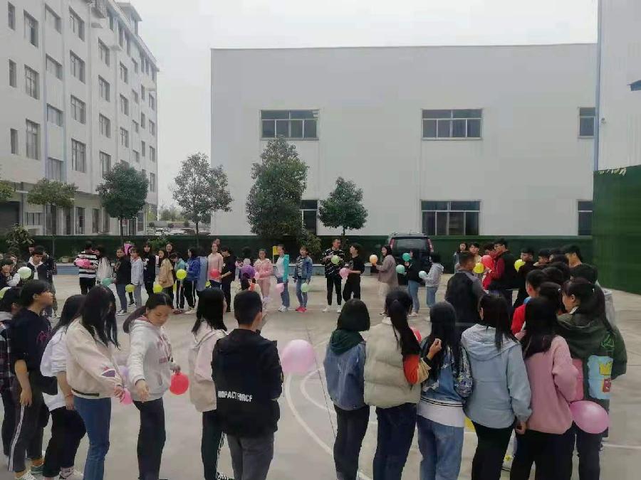 《石榴花开了》 ——安顺鼎优补习学校“百日冲刺”高考进行时特写”作者:橙石(图3)