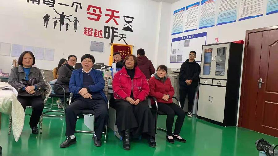 《石榴花开了》 ——安顺鼎优补习学校“百日冲刺”高考进行时特写”作者:橙石(图7)