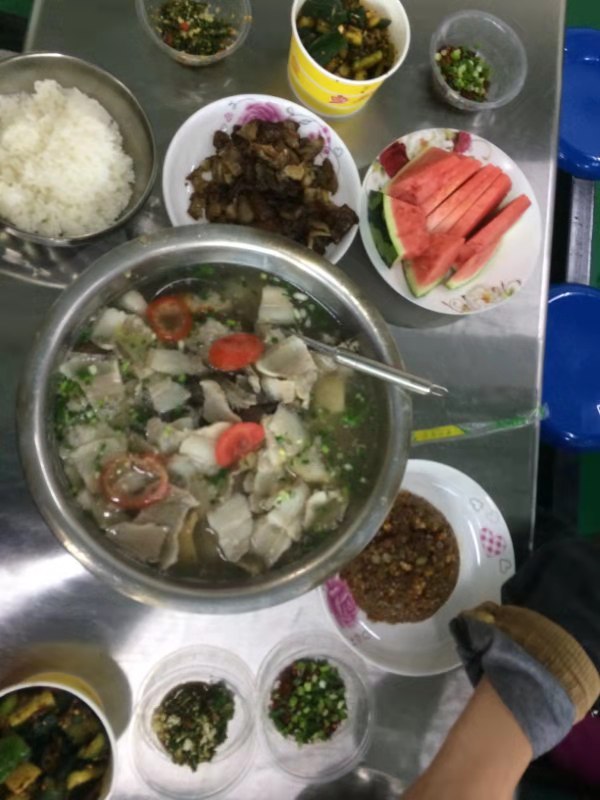 《石榴花开了》 ——安顺鼎优补习学校“百日冲刺”高考进行时特写”作者:橙石(图11)