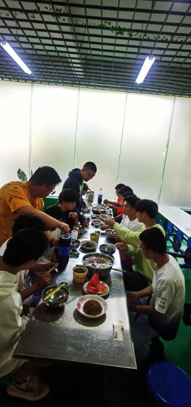 《石榴花开了》 ——安顺鼎优补习学校“百日冲刺”高考进行时特写”作者:橙石(图8)