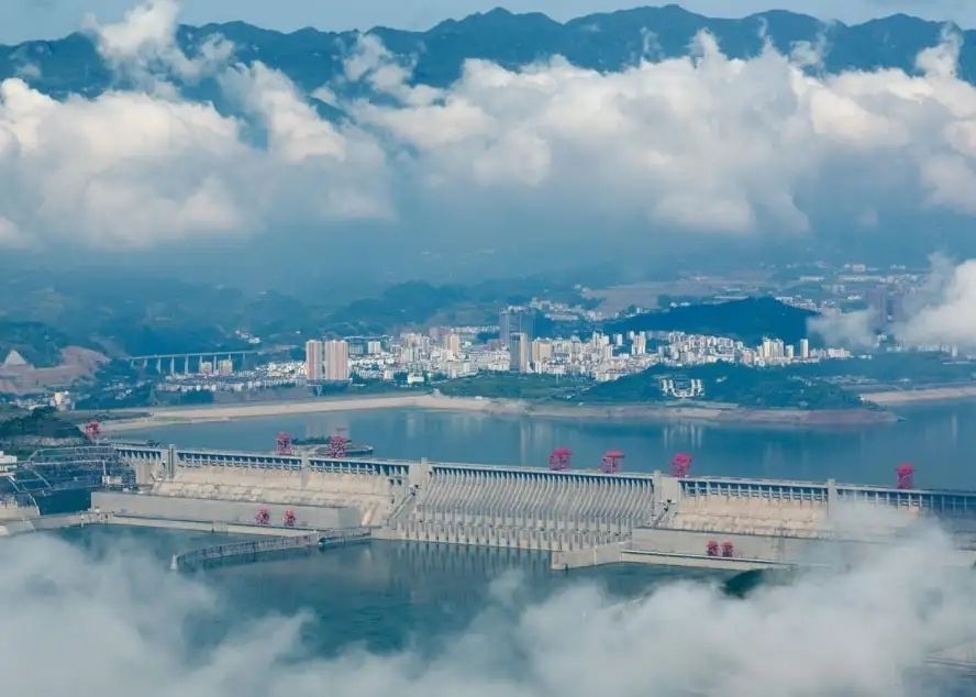 船过三峡大坝上蜀地 原作/梁立锋
