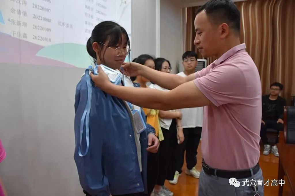 育才高中举行子斐文学社成立大会暨《子斐文荟》创刊号发行仪式