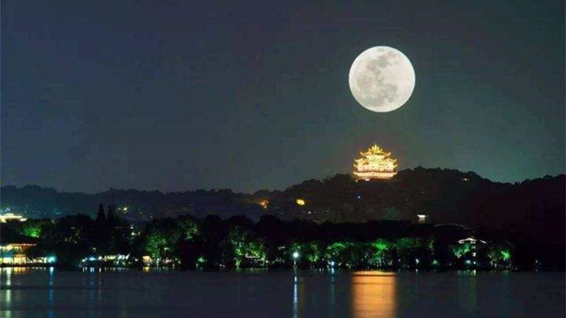 《古体格律诗四首》作者/王伯刚 主播/山谷幽兰 审核/庆福 编辑/胡琴