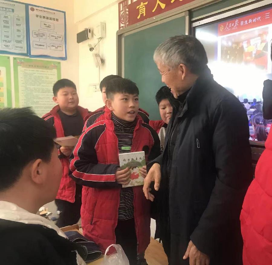 自由诗:张欣卓 文/范言斌(图2)