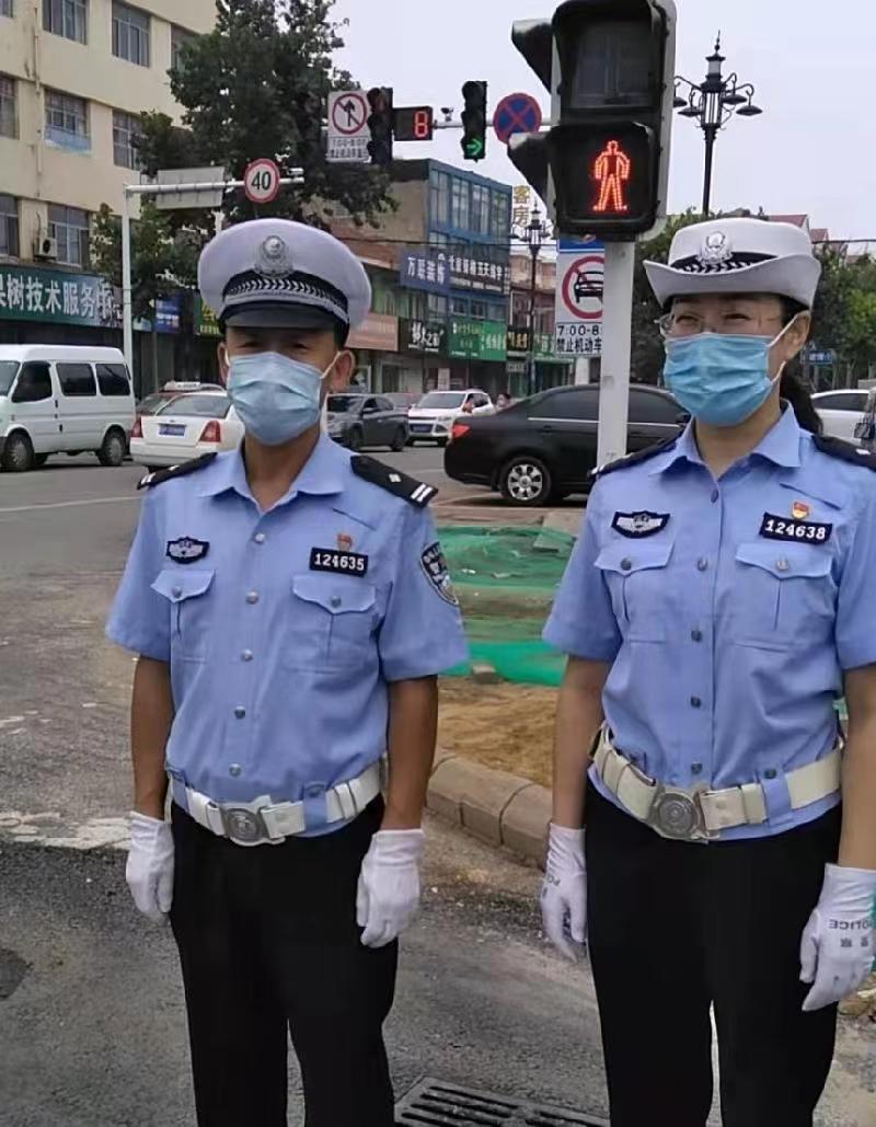 警察颂歌：贺宝璇·李文亚作词｜熊瑞林作曲｜黄峥演唱｜海外头条（图13）