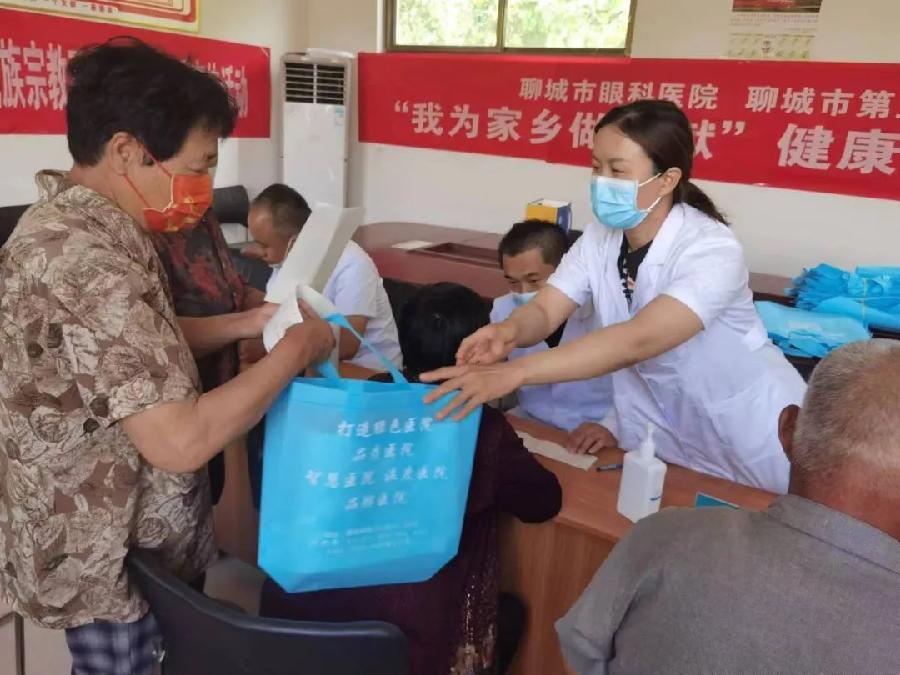 聊城市眼科医院医疗专家团队:送医下乡暖民心 服务家乡显真情（图3）