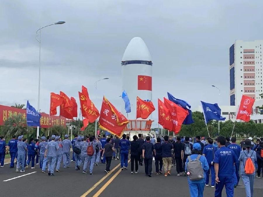 把梦想写进满天星辰 一一颂神舟十四三人组 文/苏承志