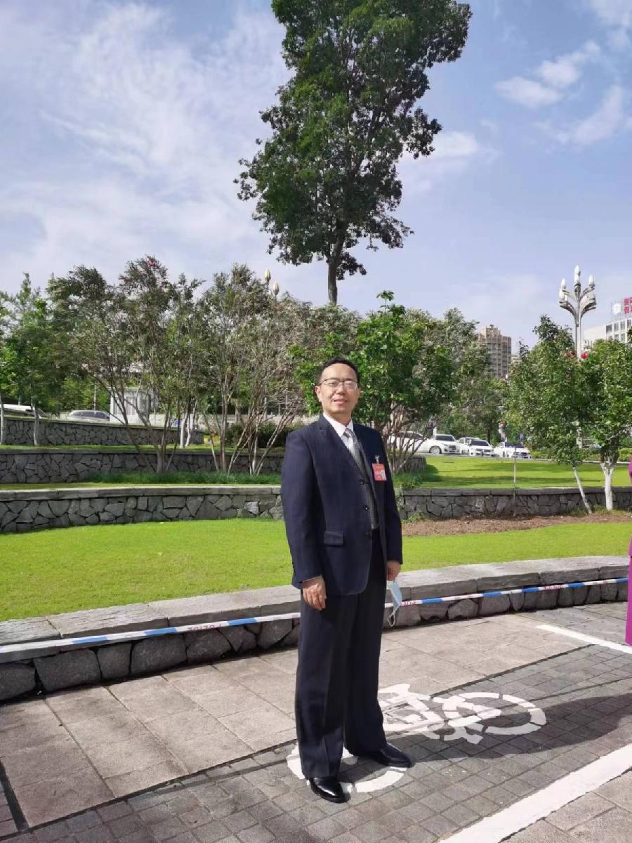 《中国爱情诗刊》 【中国爱 情诗人档案】(第4551期)四川诗人:向日葵的诗(图2)