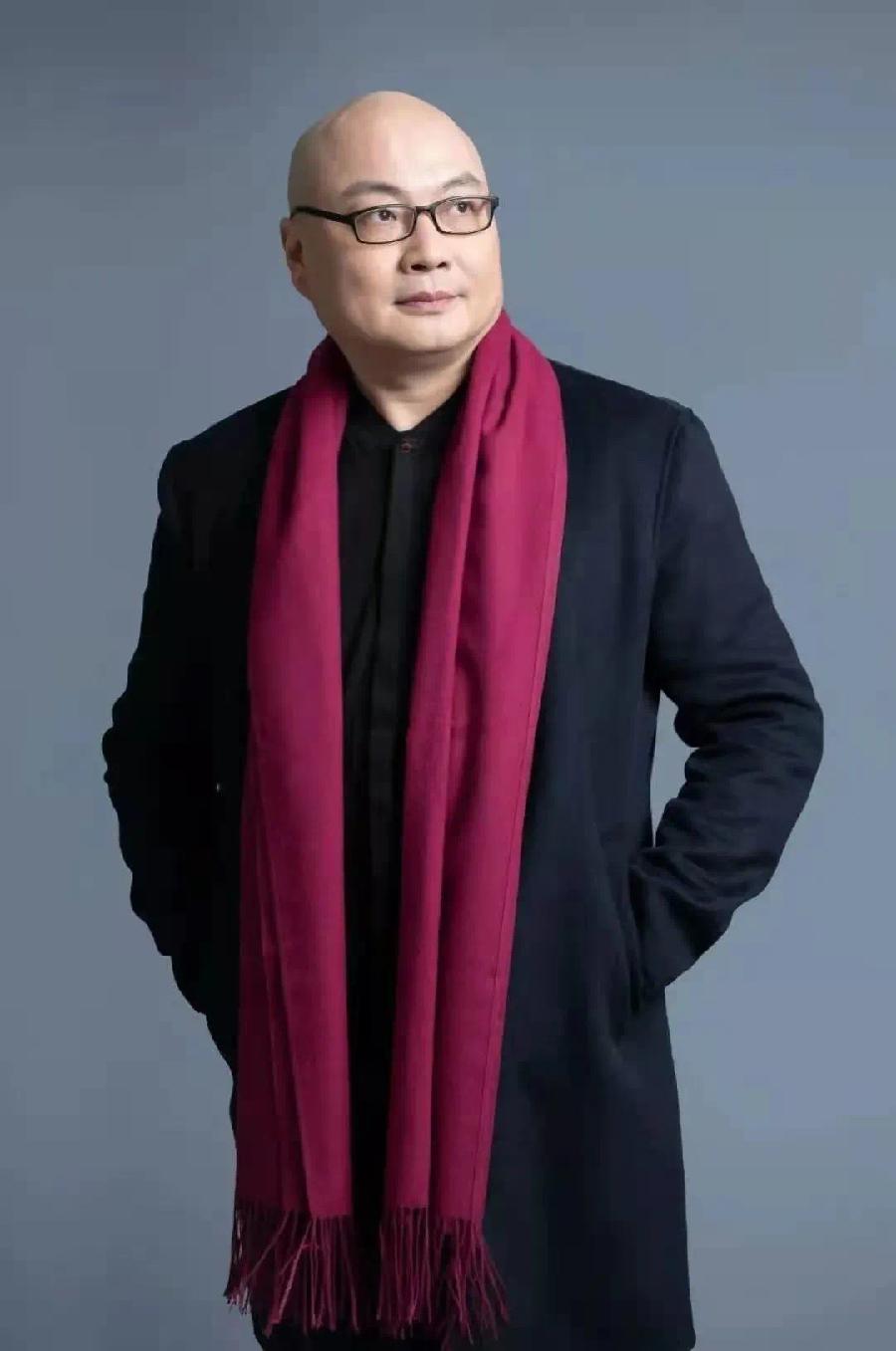 当代诗人欧震作品串烧合诵|赞美&我从一滴汗水里看到了未来｜北京后海朗诵艺术团 海外头条（图8）