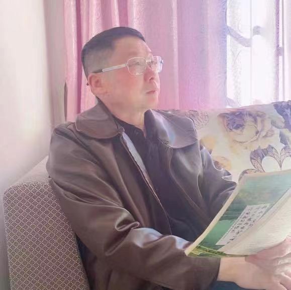 《中国爱情诗刊》 【中国爱 情诗人档案】(第4580期)湖北诗人:潘猛的诗(图2)
