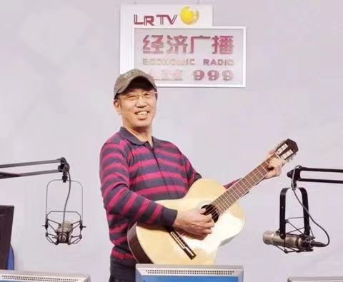 【有声诗刊专辑】‖ 《小花》作者:李铁民| 主播:许宏【第98期】审核:宏红(图3)