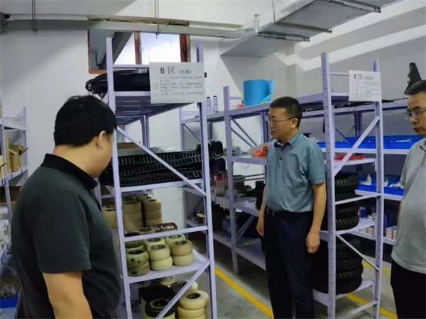 陕旅集团李献峰一行深入骏景索道公司项目一线实地调研(图2)