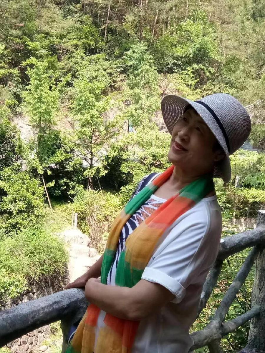 艳青:(1)战友五十载相聚游江南（图27）