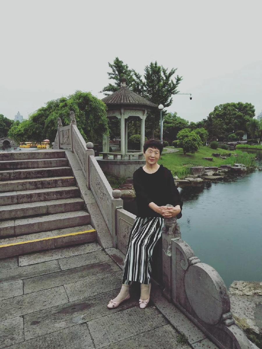 艳青:(1)战友五十载相聚游江南（图38）