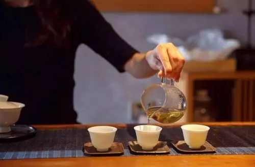 茶倒七分满，留下三分是人情，（看后终于恍然大悟!）普洱茶界（图3）
